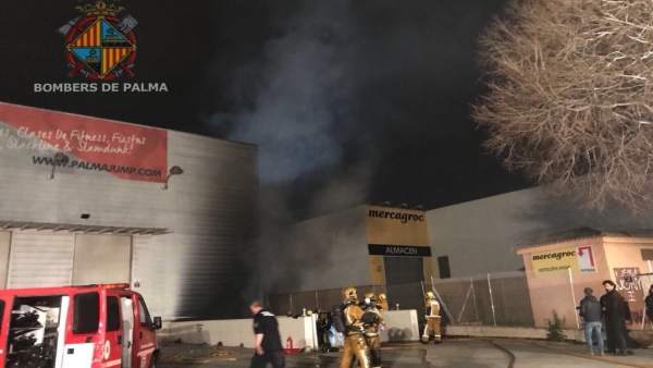 Incendio en un almacén en Son Valentí Incendio en un almacén en Son Valentí