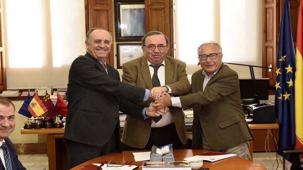 Imagen de la firma del convenio Imagen de la firma del convenio