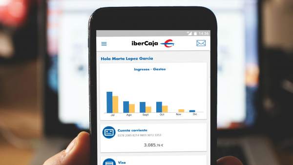 App de Ibercaja en un teléfono móvil App de Ibercaja en un teléfono móvil