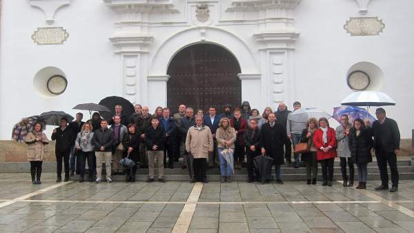 La Asamblea guarda un minuto de silencio por las dos extremeñas desaparecidas La Asamblea guarda un minuto de silencio por las dos extremeñas desaparecidas