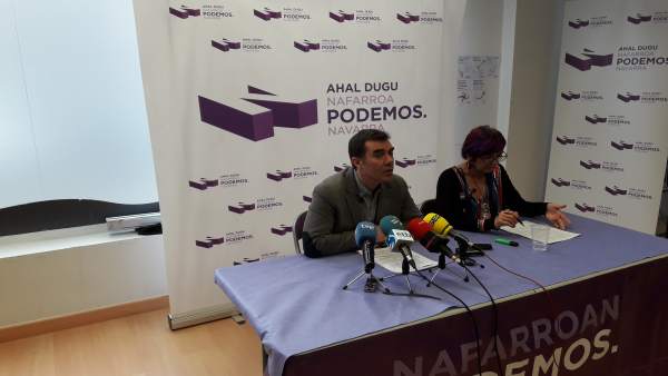Eduardo Santos y Tere Sáez, de Podemos. Eduardo Santos y Tere Sáez, de Podemos.