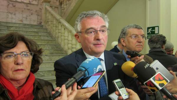 Olona, Broto y Celaya, atendiendo a los medios antes de presentar el plan Olona, Broto y Celaya, atendiendo a los medios antes de presentar el plan