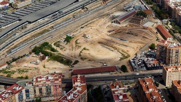 Obras de Parque Central de València en la parte que linda con Russafa Obras de Parque Central de València en la parte que linda con Russafa