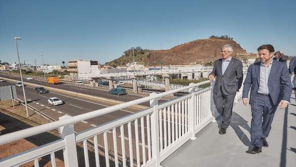 Carlos Alonso y Álvaro Dávila visitan la pasarela de Los Naranjeros Carlos Alonso y Álvaro Dávila visitan la pasarela de Los Naranjeros