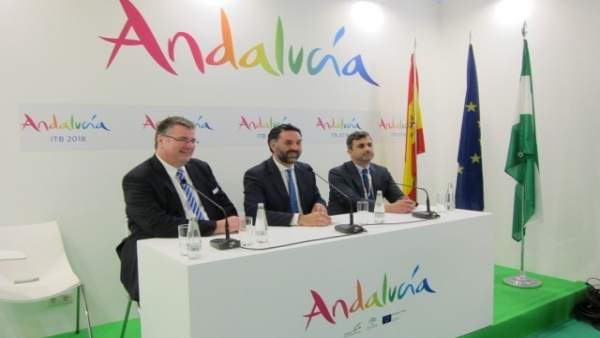 Francisco Javier Fernández, consejero de Turismo en Berlín en un acto con Gebeco Francisco Javier Fernández, consejero de Turismo en Berlín en un acto con Gebeco
