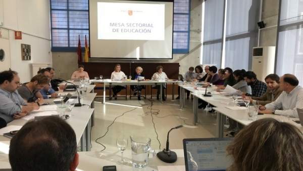 Martinez-Cachá preside la Mesa Sectorial de Educación Martinez-Cachá preside la Mesa Sectorial de Educación