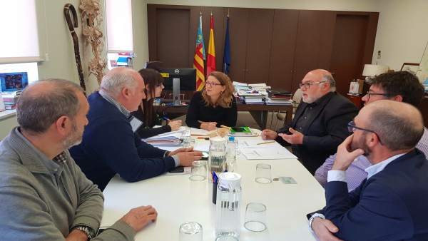 Cebrían en la reunión con el Consejo Regulador de la DO Protegido Utiel-Requena Cebrían en la reunión con el Consejo Regulador de la DO Protegido Utiel-Requena