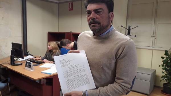 El PP demana a Echávarri que dimitisca o que Ximo Puig i Pedro Sánchez "prenguen cartes en l'assumpte" El PP demana a Echávarri que dimitisca o que Ximo Puig i Pedro Sánchez "prenguen cartes en l'assumpte"