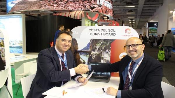 Arturo Bernal acuerdo con MTS Globe directivos de turoperadores internacionales Arturo Bernal acuerdo con MTS Globe directivos de turoperadores internacionales