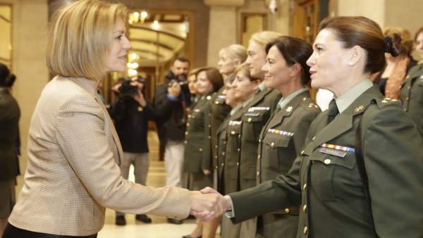 Cospedal preside el 30 aniversario de las mujeres en el Ejército Cospedal preside el 30 aniversario de las mujeres en el Ejército