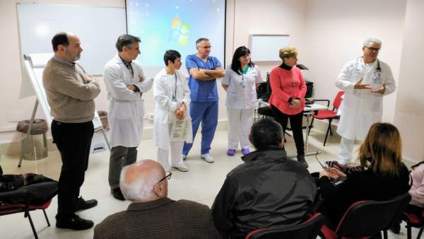 Pacientes y familiares visitan las dependencias donde se operarán Pacientes y familiares visitan las dependencias donde se operarán