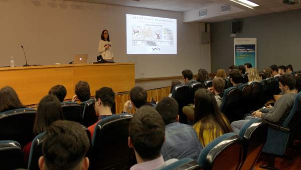 Estudiantes andaluces, en una jornada en colaboración con el CERN Estudiantes andaluces, en una jornada en colaboración con el CERN