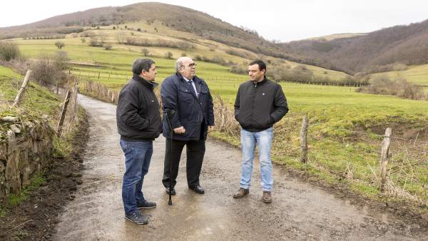 Oria inaugura la rehabilitación de dos caminos en San Miguel de Aguayo Oria inaugura la rehabilitación de dos caminos en San Miguel de Aguayo