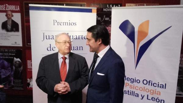 Eduardo Montes conversa con Suárez-Quiñones Eduardo Montes conversa con Suárez-Quiñones