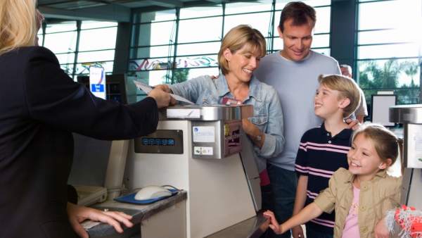 el mostrador del auto check-in el mostrador del auto check-in