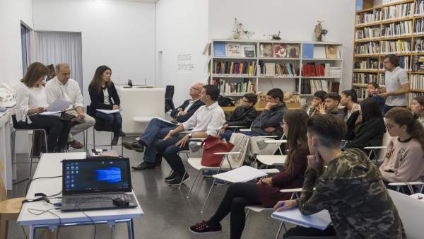 El Parlamento asesora sobre ODS a los estudiantes El Parlamento asesora sobre ODS a los estudiantes