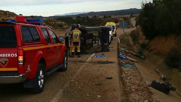 Una furgoneta vuelca a la altura de Mallén. Una furgoneta vuelca a la altura de Mallén.