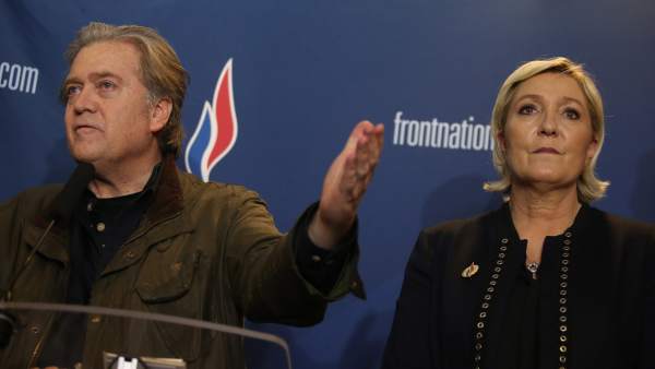 Le Pen y Steve Bannon Le Pen y Steve Bannon