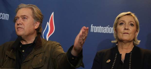 Le Pen y Steve Bannon
