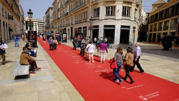 Festival Cine Málaga, alfombra, roja, turistas, pasean, alfombra, Larios Festival Cine Málaga, alfombra, roja, turistas, pasean, alfombra, Larios