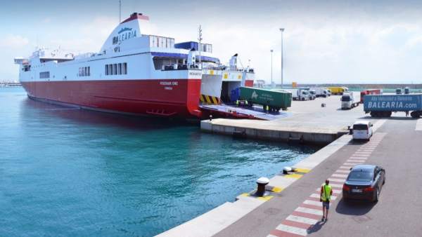 Tráfico de mercancías en un puerto de Baleares Tráfico de mercancías en un puerto de Baleares