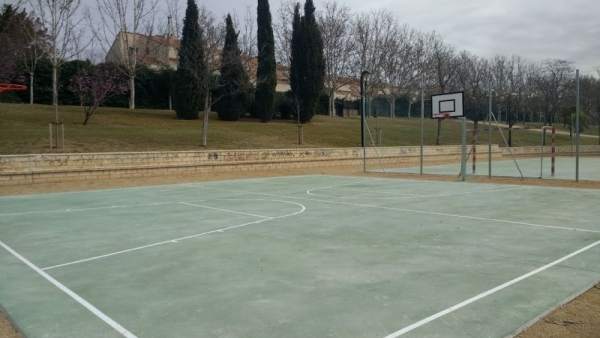 Obras de mejora en las pistas polideportivas de los parques de Casablanca. Obras de mejora en las pistas polideportivas de los parques de Casablanca.