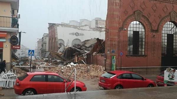 Derrumbe en el mercado de abastos de Linares (Jaén) Derrumbe en el mercado de abastos de Linares (Jaén)