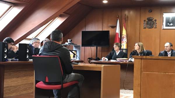 Acusado de abusar de su hija de tres años reconoce los hechos en el juicio Acusado de abusar de su hija de tres años reconoce los hechos en el juicio