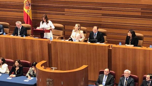 Pío García-Escudero junto a Ana Pastor en la tribuna de las Cortes. 12-03-18 Pío García-Escudero junto a Ana Pastor en la tribuna de las Cortes. 12-03-18