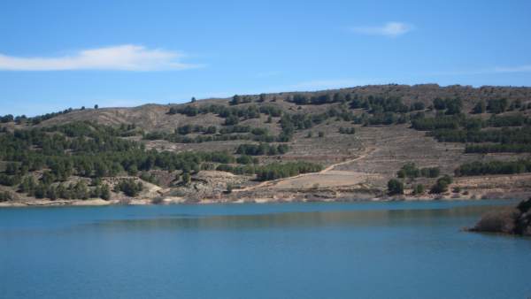 Uno de los embalses de la Cuenca del Ebro Uno de los embalses de la Cuenca del Ebro