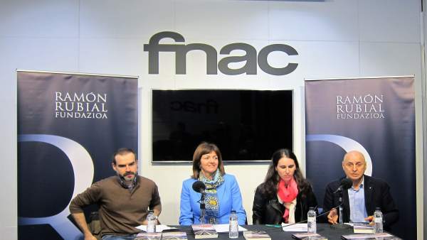 Gaizka Fernández, Idoia Mendia, Sara García y Rodolfo Ares Gaizka Fernández, Idoia Mendia, Sara García y Rodolfo Ares