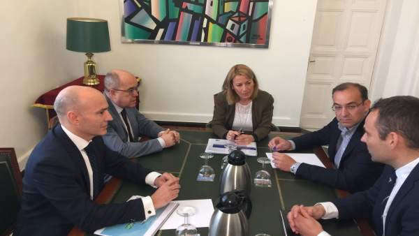 Reunión de la empresa de la mina con equipo de Gobierno Reunión de la empresa de la mina con equipo de Gobierno