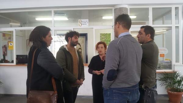Julián Moreno (Participa Sevilla) con personal del Centro Cívico de Los Carteros Julián Moreno (Participa Sevilla) con personal del Centro Cívico de Los Carteros