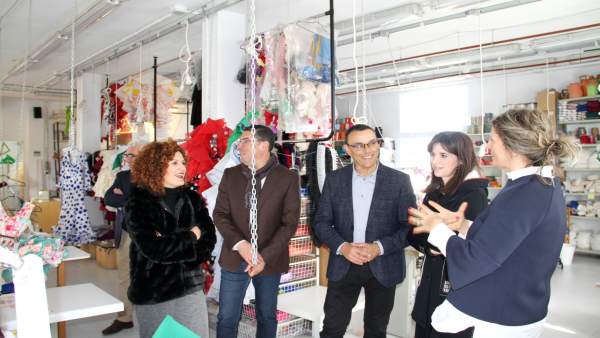 El presidente de la Diputación de Huelva, Ignacio Caraballo, en el taller Ajolí. El presidente de la Diputación de Huelva, Ignacio Caraballo, en el taller Ajolí.