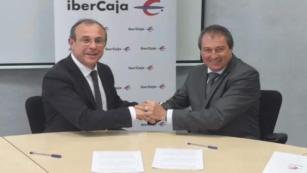 Firma del convenio entre Ibercaja y Arex. Firma del convenio entre Ibercaja y Arex.