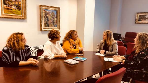 La alcaldesa de Alcalá de Guadaíra, Ana Isabel Jiménez, se reune con Fakali La alcaldesa de Alcalá de Guadaíra, Ana Isabel Jiménez, se reune con Fakali