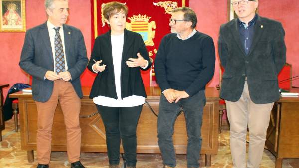 Carmona y Pérez (izda.), durante el encuentro mantenido Carmona y Pérez (izda.), durante el encuentro mantenido