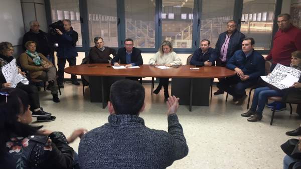El presidente del PP de Huelva, Manuel Andrés González, con sector de la chirla. El presidente del PP de Huelva, Manuel Andrés González, con sector de la chirla.
