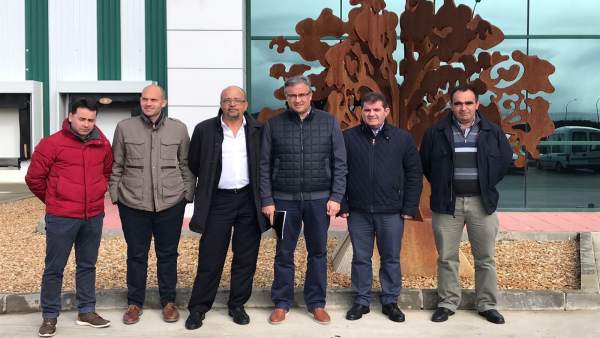 Jabugo y Guijuelo se unen para defender el jamón ibérico. Jabugo y Guijuelo se unen para defender el jamón ibérico.