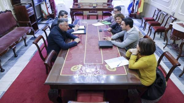 Reunión Junta y Ayuntamiento de Cádiz en materia de vivienda Reunión Junta y Ayuntamiento de Cádiz en materia de vivienda