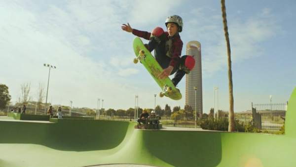 El skater de Sevilla David Parrilla protagoniza la nueva campaña de Cola Cao El skater de Sevilla David Parrilla protagoniza la nueva campaña de Cola Cao