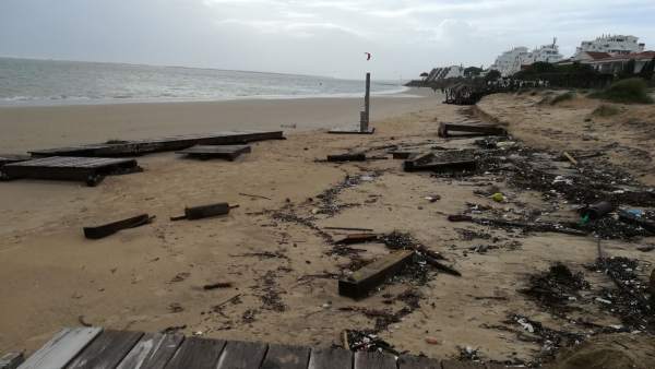 Daños en El Portil por el temporal. Daños en El Portil por el temporal.