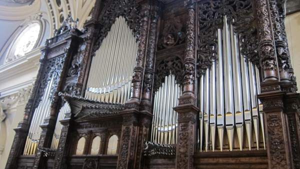 Órgano sinfónico de la Basílica del Pilar de Zaragoza Órgano sinfónico de la Basílica del Pilar de Zaragoza