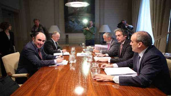 Íñigo de la Serna se reúne con el vicepresidente del Gobierno navarro Íñigo de la Serna se reúne con el vicepresidente del Gobierno navarro