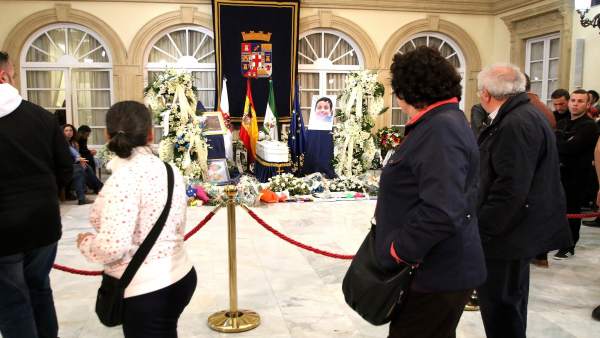 Ciudadanos dan el último adiós a Gabriel Cruz en su velatorio Ciudadanos dan el último adiós a Gabriel Cruz en su velatorio