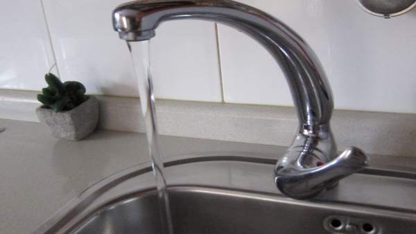 Grifo De Agua En Un Hogar De Cáceres. Grifo De Agua En Un Hogar De Cáceres.