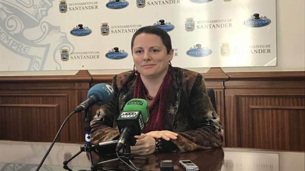 La portavoz de Ganemos, Tatiana Yáñez, en rueda de prensa La portavoz de Ganemos, Tatiana Yáñez, en rueda de prensa