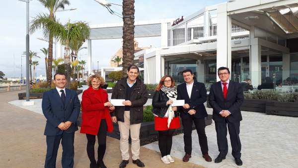 Este lunes se ha hecho entrega de la donación a las asociaciones beneficiarias. Este lunes se ha hecho entrega de la donación a las asociaciones beneficiarias.