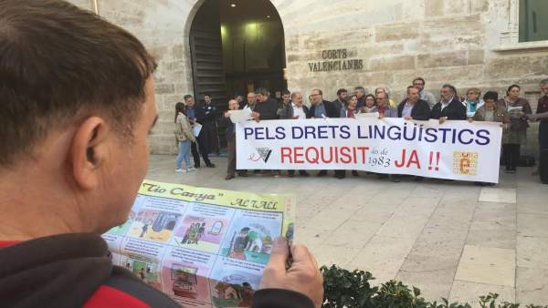 Escola demana al Consell que incloga el requisit lingüístic per a funcionaris abans que acabe 2018 Escola demana al Consell que incloga el requisit lingüístic per a funcionaris abans que acabe 2018