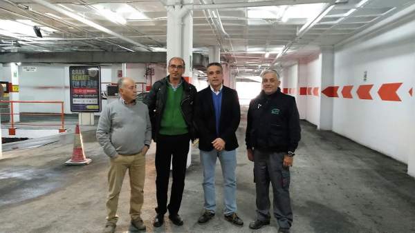 Visita a los trabajos en el aparcamiento de Sam Francisco. Visita a los trabajos en el aparcamiento de Sam Francisco.